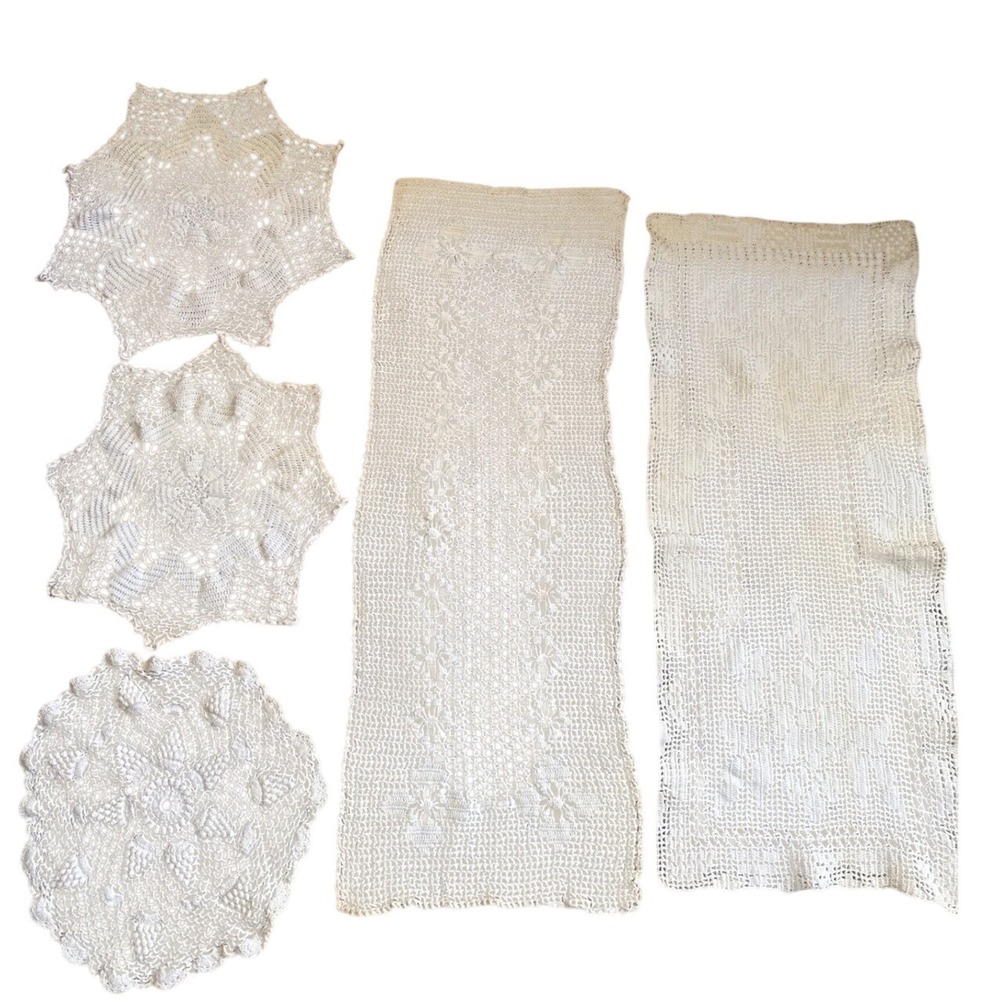 Vintage White Hand Crochet Lace Table Runner and Doily Lot 5pc Floral Victorian